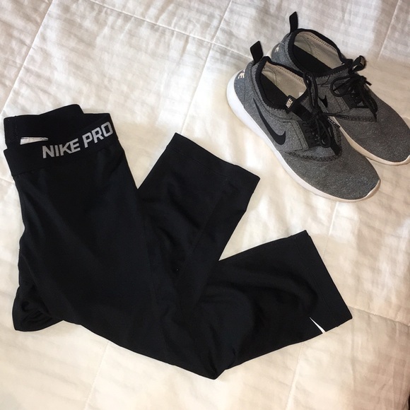 Nike Pants - Nike Pro Crop Leggings